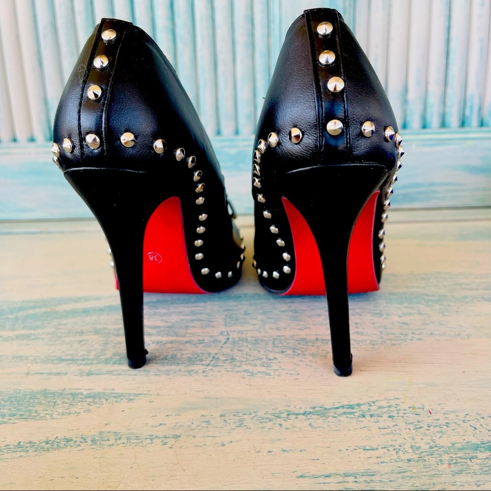 Jojo Cat 4.5 inch black leather studded heels new in box